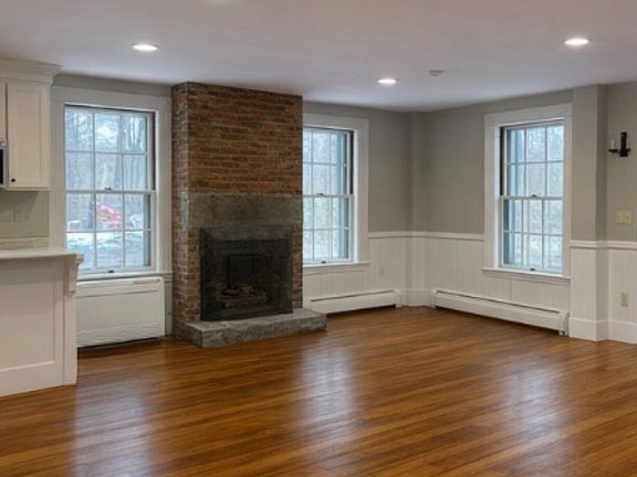4th image of 297 Main St #8