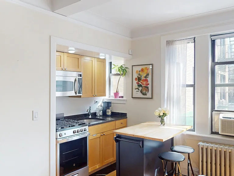 210 E 68th St #13-M — Photo 3