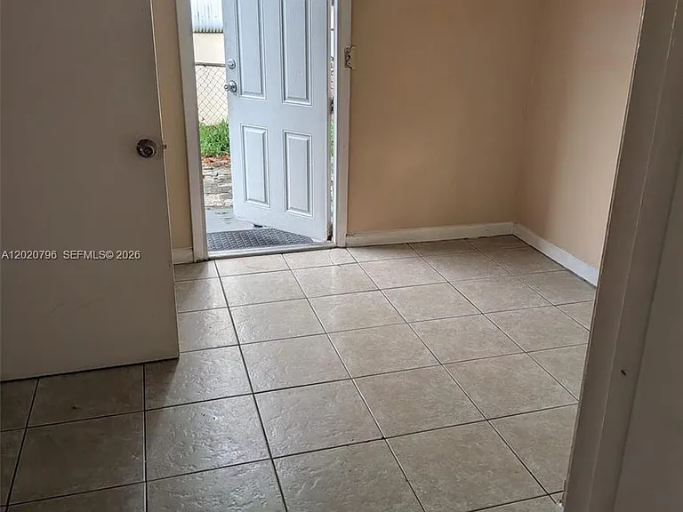 6425 SW 22nd St — Photo 3