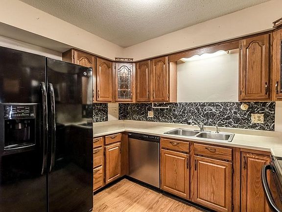 3rd image of 4726 Manitoba Ct