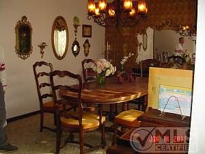 307 Carson interior
