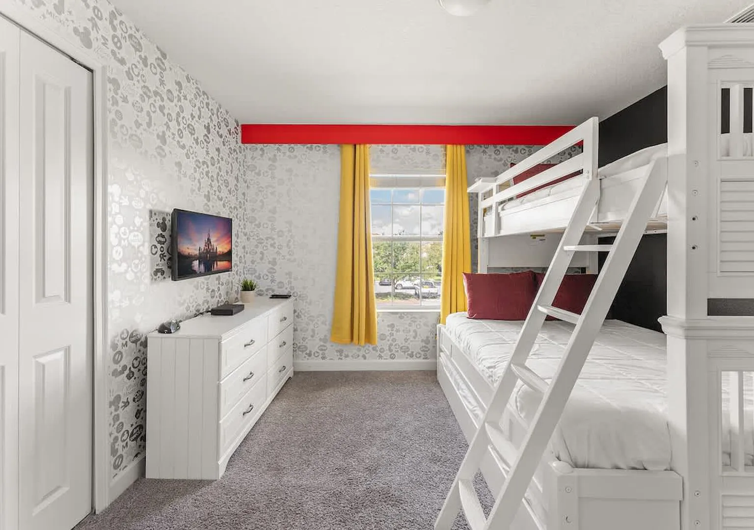 Private Pool plus 5BR Themed Bedrooms — Photo 3