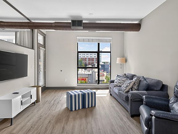 5th image of 535 S Upper St APT 325