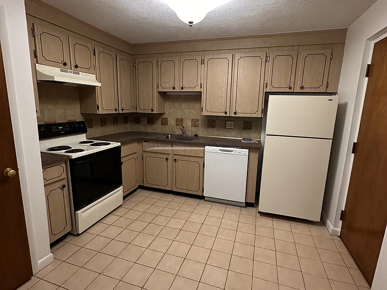 163 Lexington St #17 — Photo 9