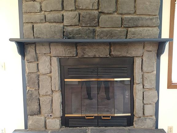 3rd image of 1432 W Stonehenge Dr