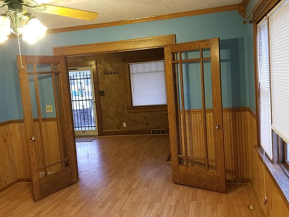 4th image of 302 Beaver Ave NE