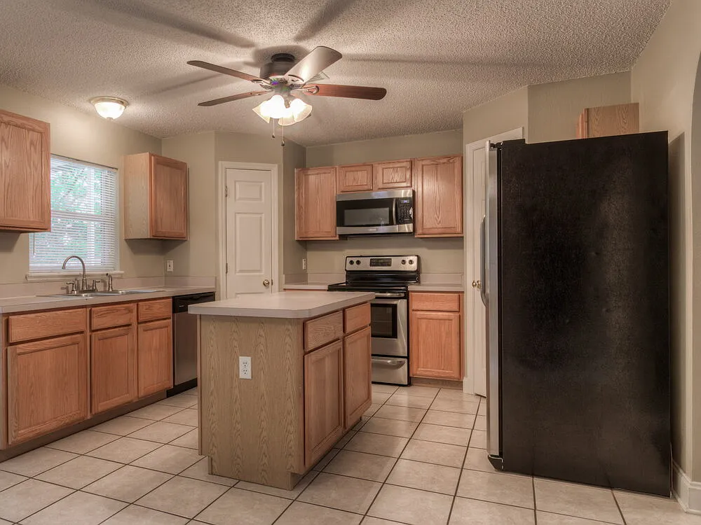 4 bed, 2.5 bath, 2128 sqft, $2,695 — Photo 4