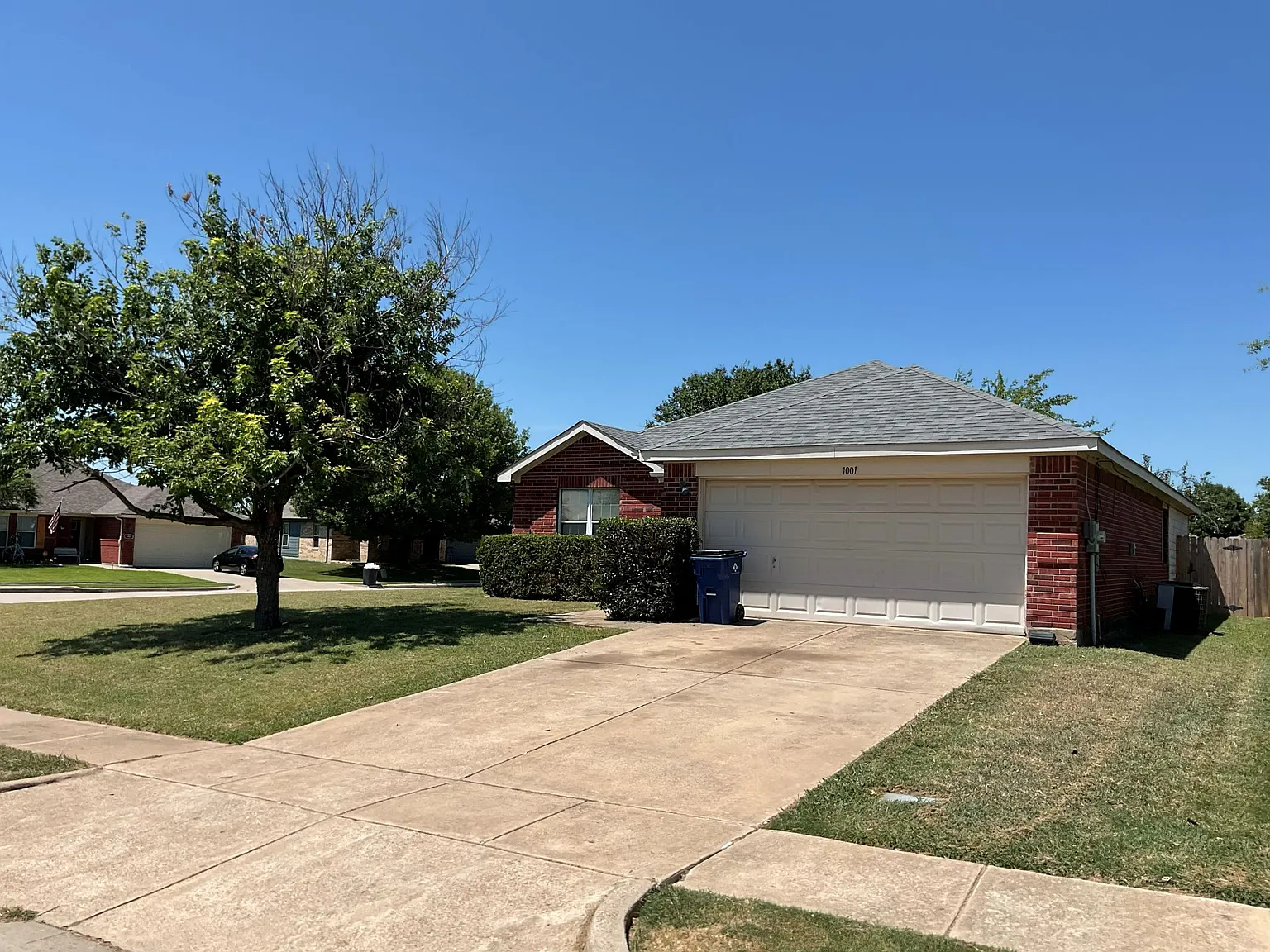 3 bed, 1695 sqft, $2,100 — Photo 2