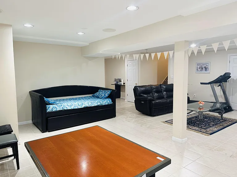 2 Russell Ct — Photo 22