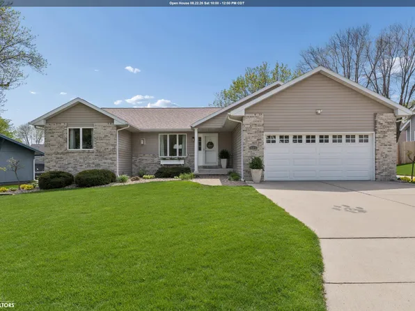 105 Woodlane Dr, Clear Lake, IA 50428