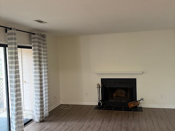 3rd image of 91 Ashley Hall Plantation Rd APT 6