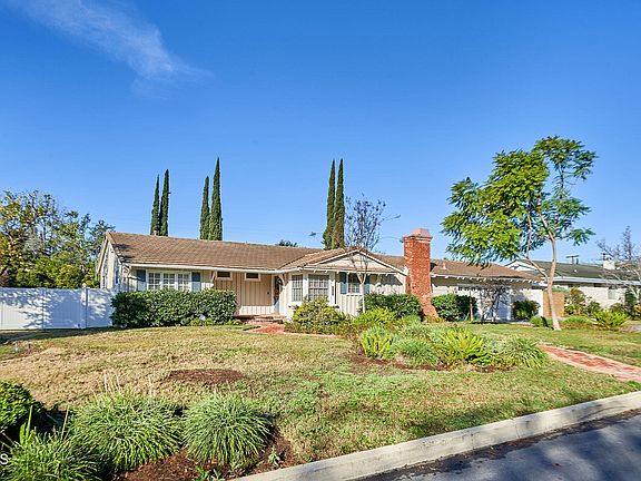 2nd image of 9829 Etiwanda Ave