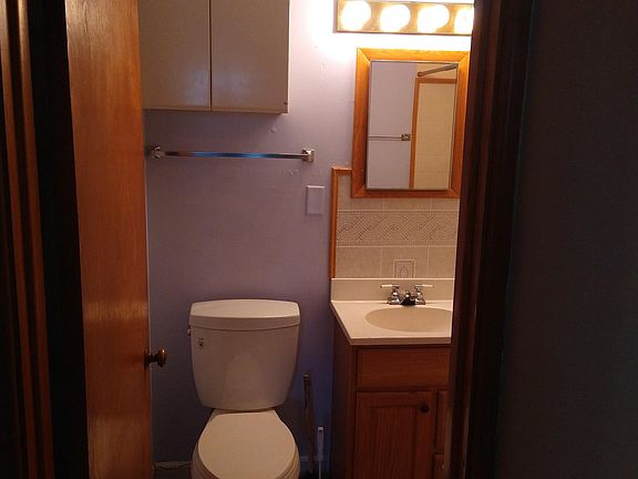 4th image of 630 W 8th St #6