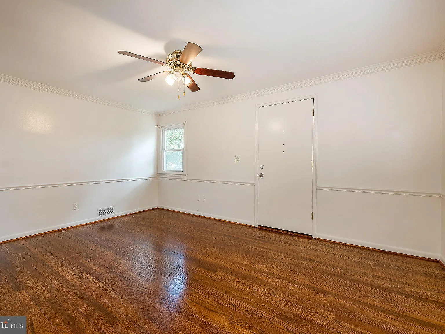 2 bed, 1.0 bath, 1437 sqft, $2,700 — Photo 4