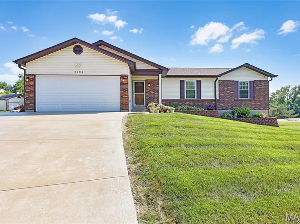 5182 Bristol Rock Rd, Florissant, MO 63033