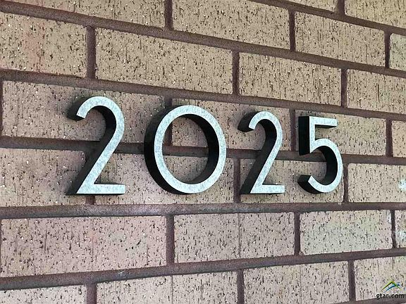 3rd image of 2025 Montrose Dr