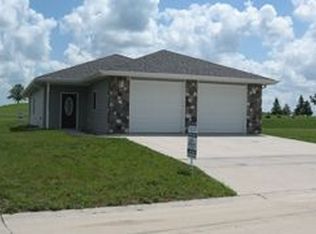 54 Stonybrook Cir SW, Spencer, IA 51301