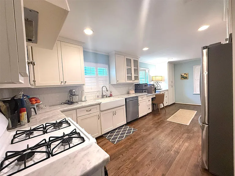 1434 Glourie Dr — Photo 4