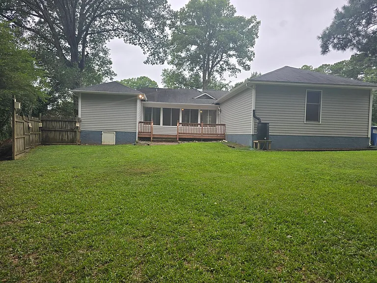 215 Mill Pond Rd — Photo 6