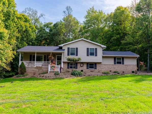 1303 Sweetbriar Dr, Mansfield, OH 44903