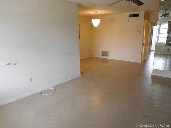 5th image of 15 NW 204th St APT 30