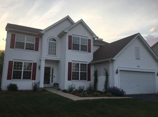 350 Tanager Ln, Lindenhurst, IL 60046