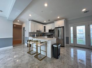 16 Blacksmith Rd, Levittown, NY 11756