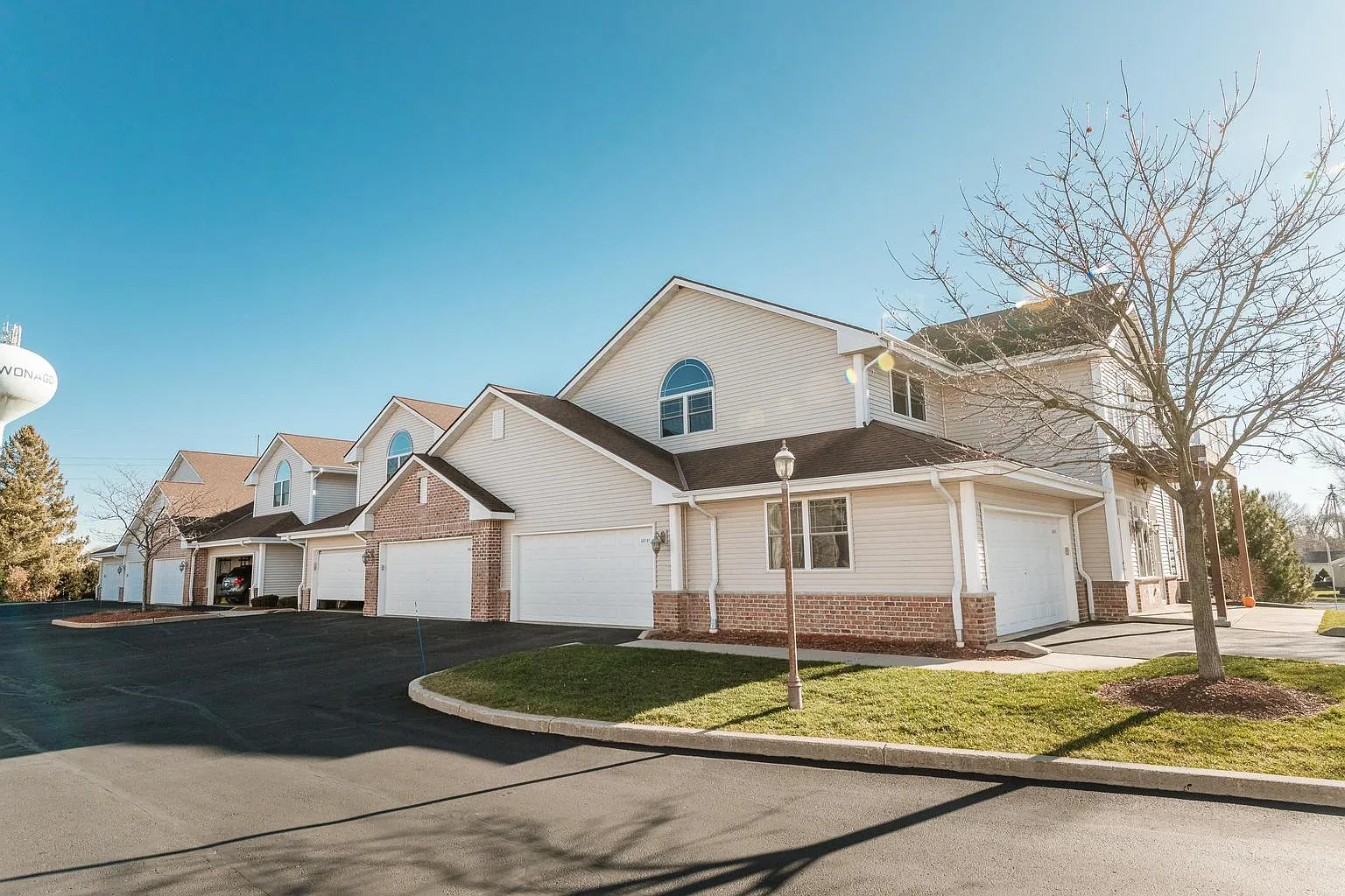 3 bed, 1755 sqft, $2,595 — Photo 1