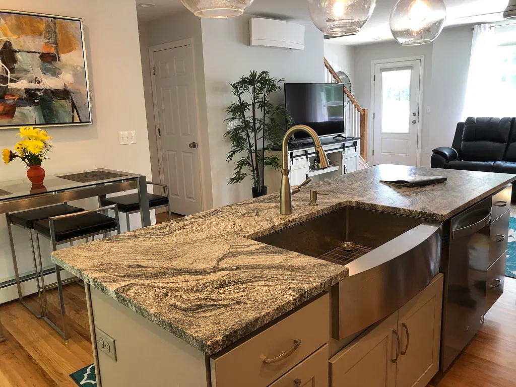 3 bed, 2.5 bath, 1200 sqft, $2,800 — Photo 3