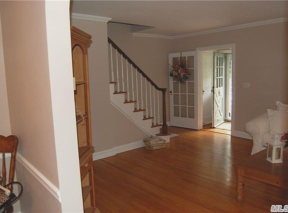 5th image of 12 Lake Dr E