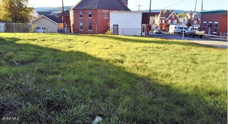 2nd image of 400-02 4th Ave