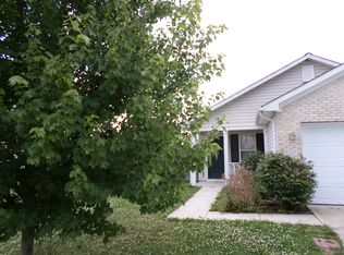 671 Cloverfield Ln, Greenwood, IN 46143