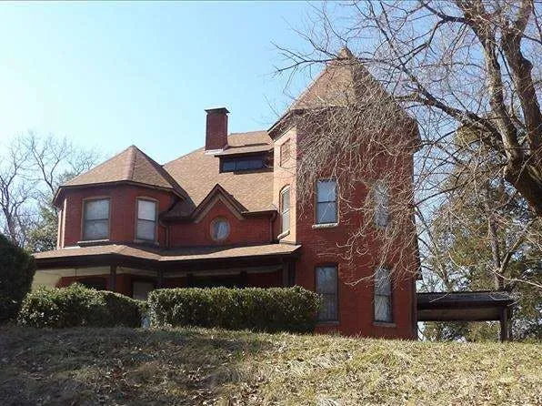 1312 Old Trenton Rd, Highland, IL 62249