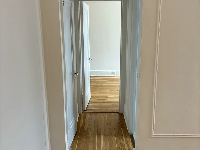 31-15 21st Ave #4G — Photo 2