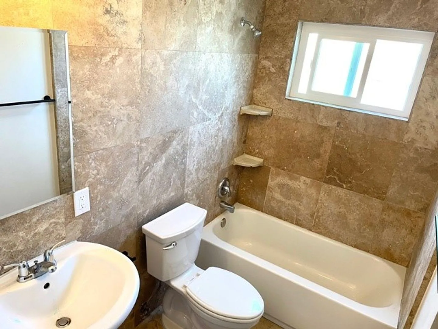 Lovely 1 bedroom off H Street in Chula Vista - renovated with Travertine — Photo 3