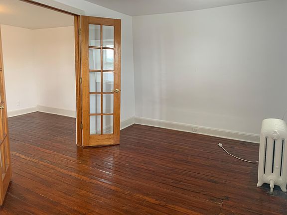 4th image of 440 Leverington Ave APT 3