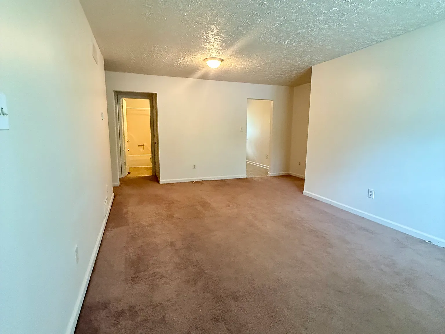 2 bed, 800 sqft, $1,695 — Photo 2