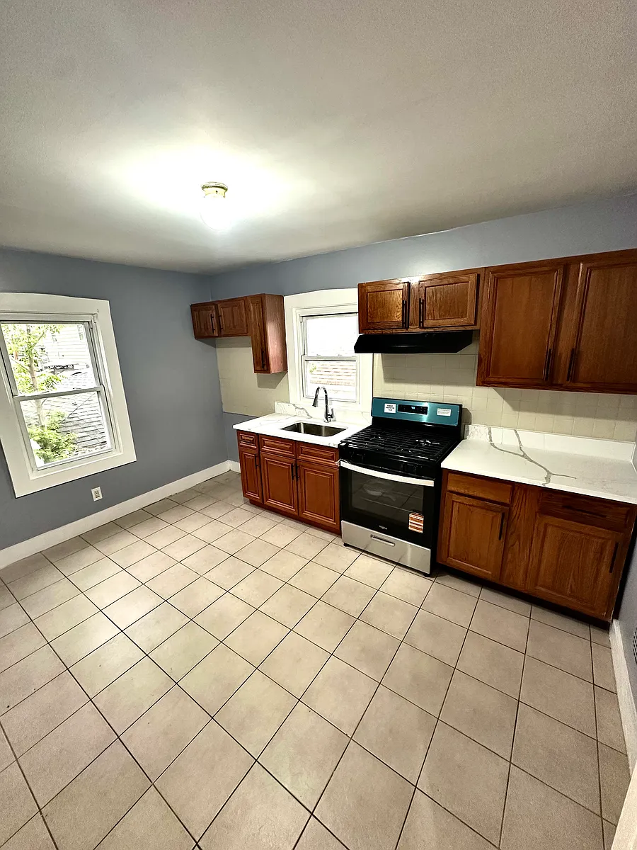Building Photo - 346 Dewolf Pl #1