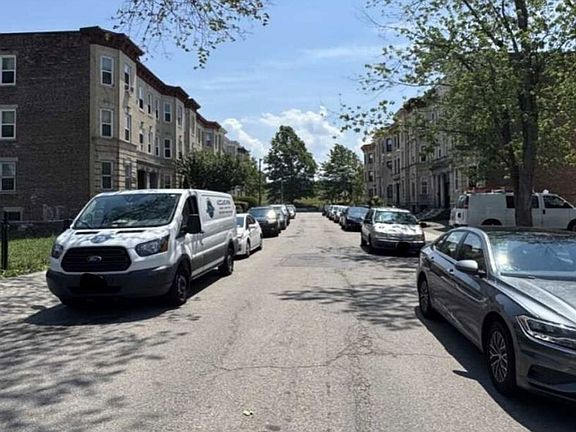 Exterior Neighborhood (street photo)