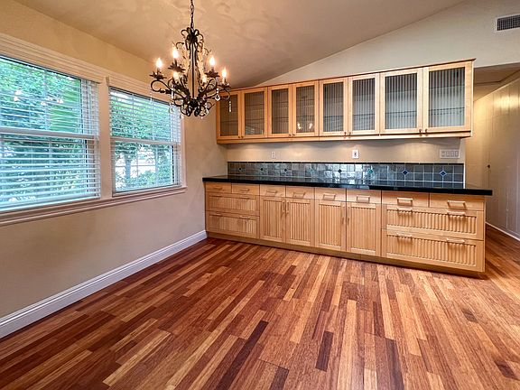 4th image of 728 Agate St