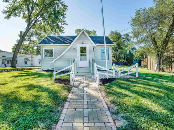 203 E Arlington Ave, North Judson, IN 46366