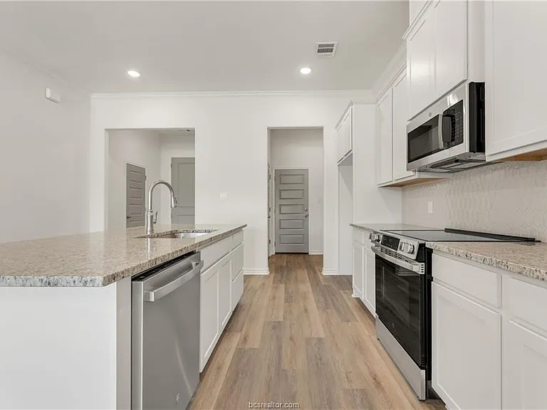 2547 Leyla Ln — Photo 8