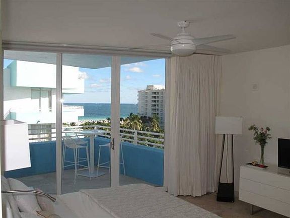 5th image of 225 Collins Ave APT 8KL
