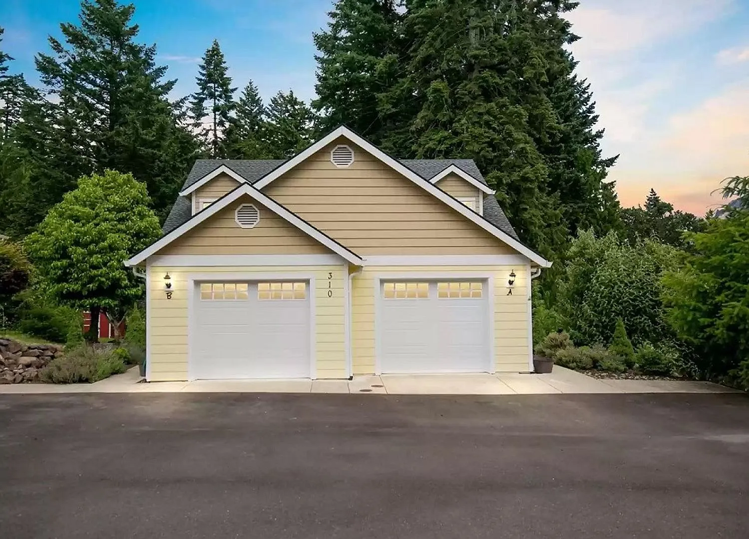 Beautiful Home in Stevenson — Photo 1
