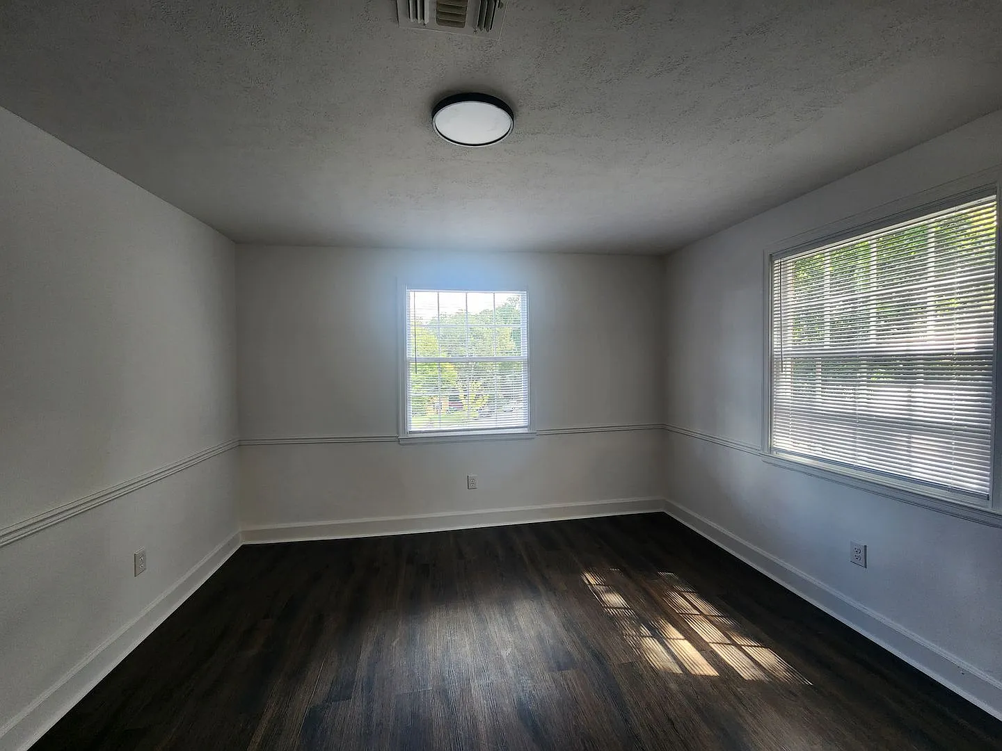 3 Bedroom 2 Baths 2 Car Address in Midtown Columbus — Photo 4