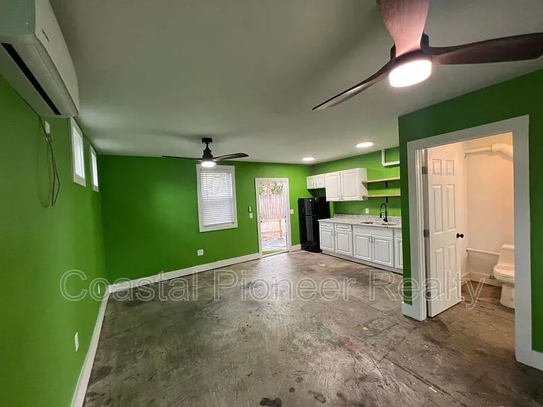 115 W Plymouth St #C — Photo 6
