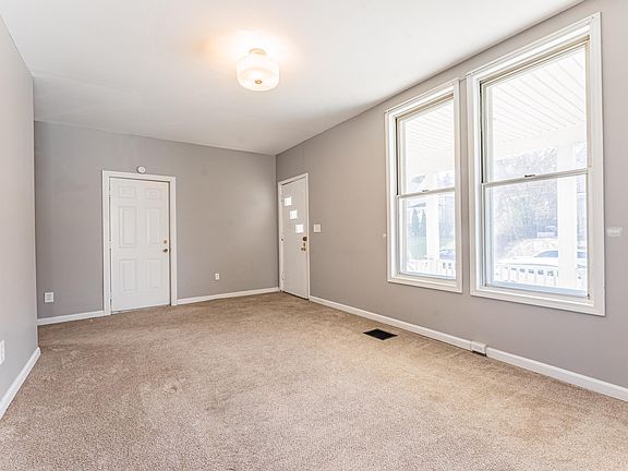 5th image of 1826 Elm Ave #1