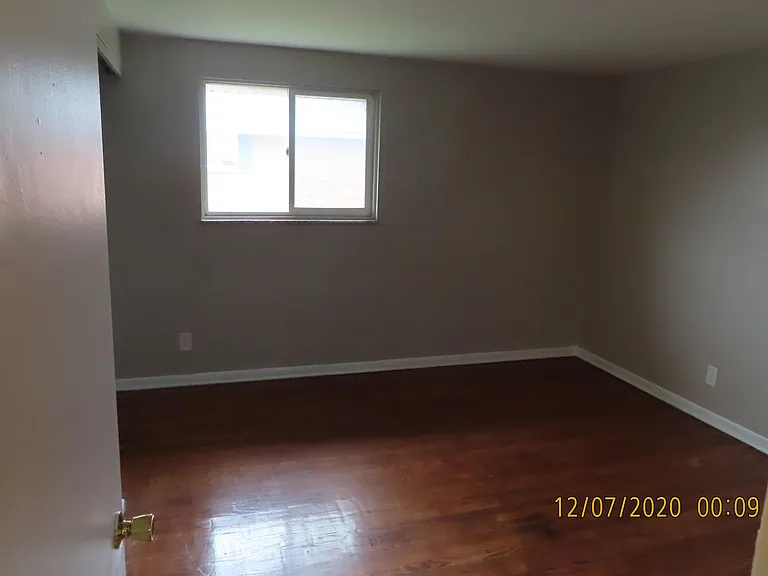 905 North Meadows Court - C — Photo 20
