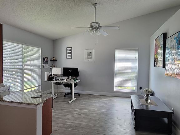 5th image of 614 Queensbridge Dr
