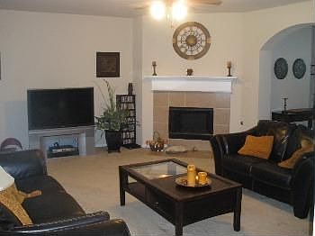 3rd image of 717 Valley Mills Dr